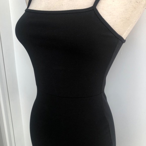 The perfect little black dress - Picture 3 of 3